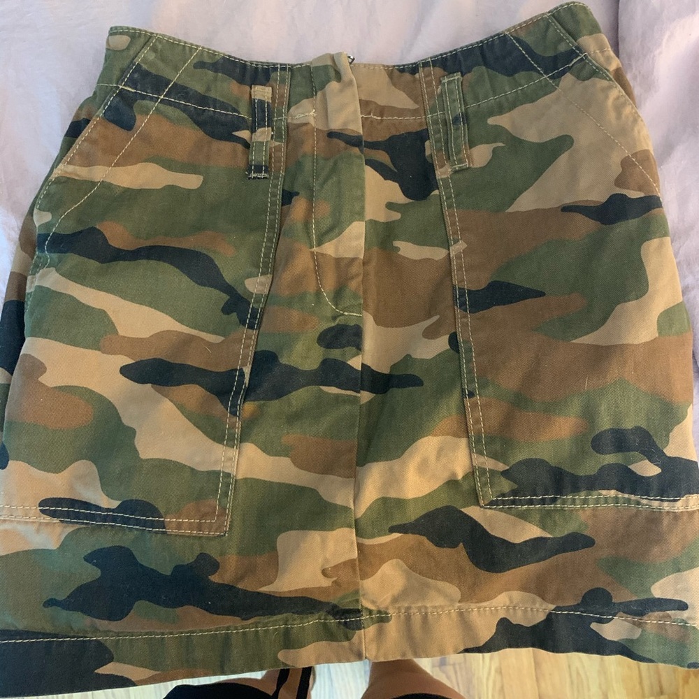 H&M camo mini skirt